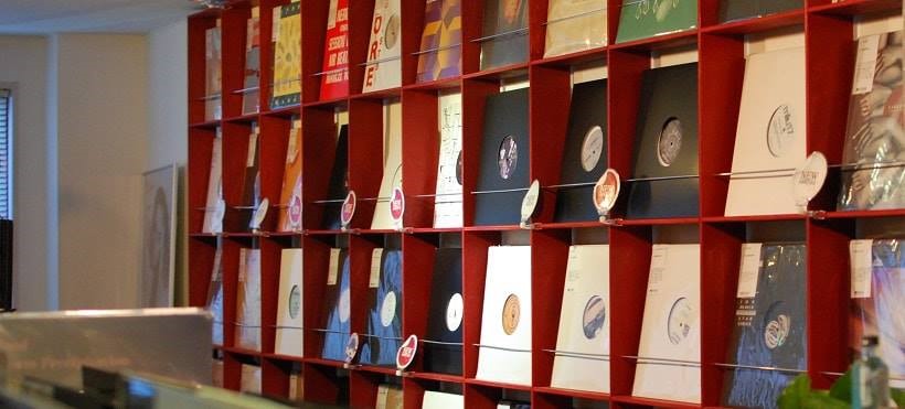 神戸のレコード専門店「Strada Records」の店内