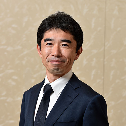 解説者